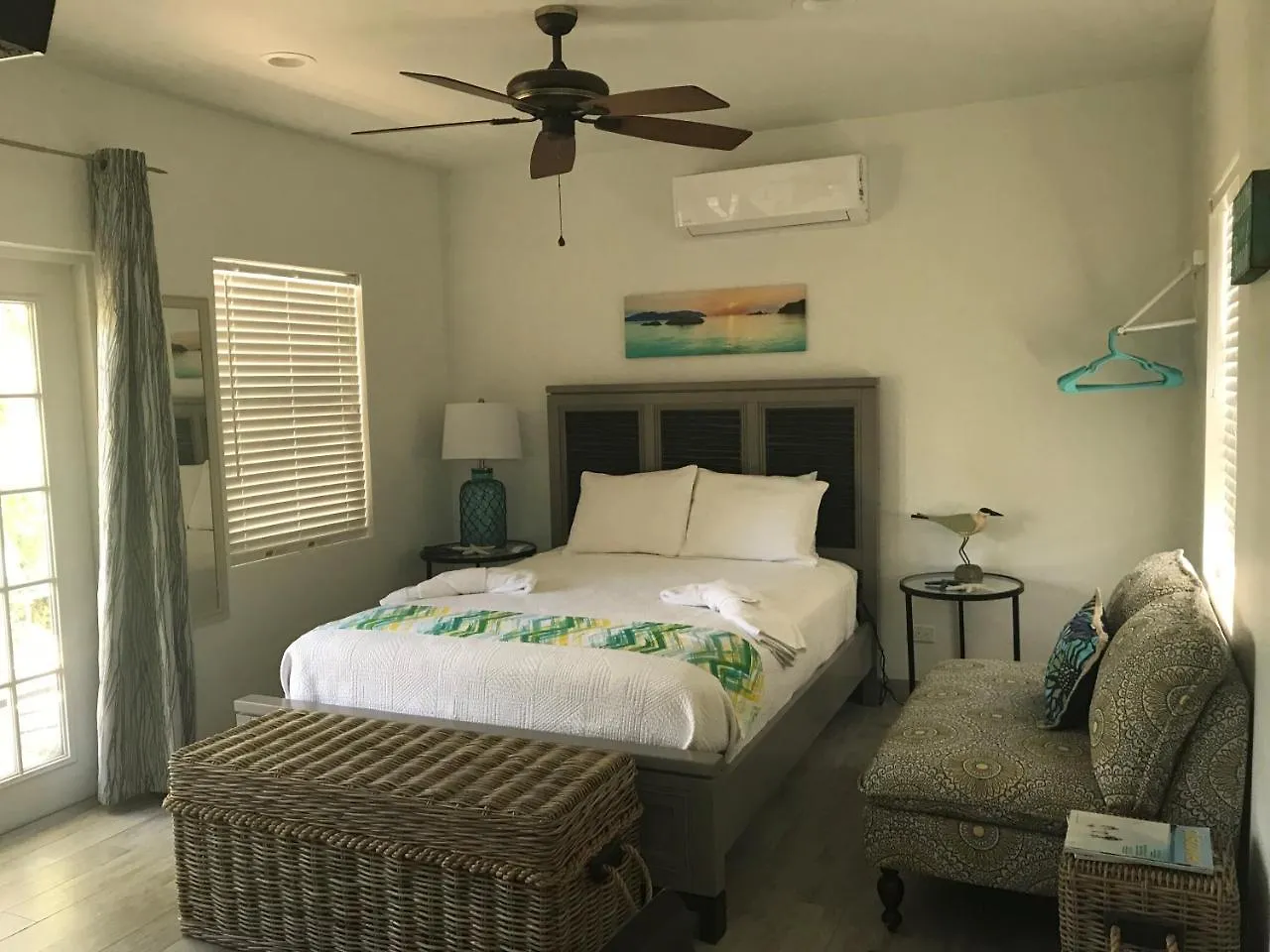 Island Club Turks & Grace Bay Place Aparthotel
