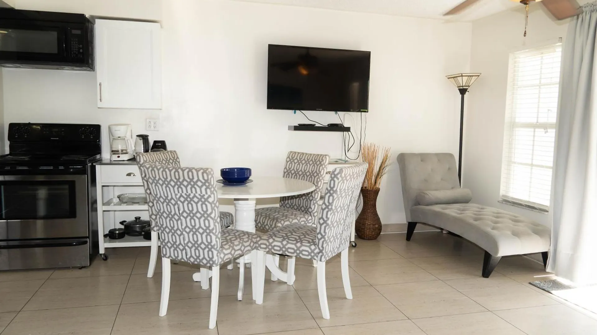 Aparthotel Island Club Turks & Grace Bay Place