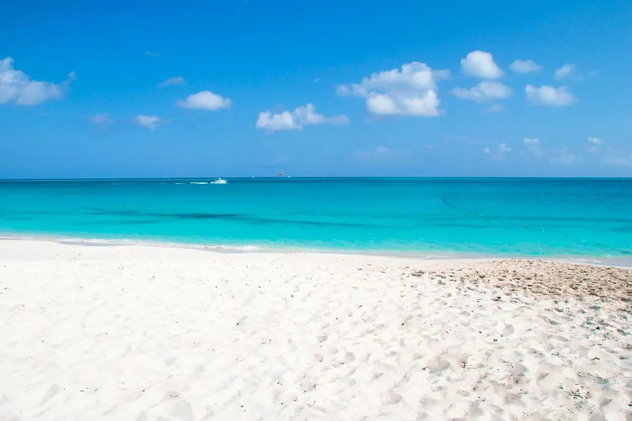 Island Club Turks & Grace Bay Place 3*,